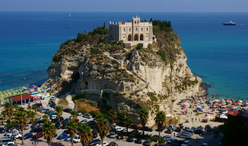 {short description of image}